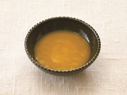 <div class='lum-box'><h4 class='fontColor_blue lum-font-size'>ひとさじのチカラ</h4></div><div class='lum-font-cnt'>2023年秋の新商品、冷凍ペースト食の「ひとさじのチカラ」は定番の惣菜をペーストに仕立てました。
1個（30g）当たり70kcalと少量高栄養です。</div>