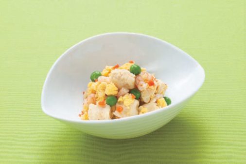 <div class='lum-box'><h4 class='fontColor_blue lum-font-size'>こうや豆腐と海老の玉子とじ</h4></div><div class='lum-font-cnt'>含め煮にした高野豆腐と小海老を玉子でとじた栄養満点のおかず。長年人気のおすすめメニューです。</div>