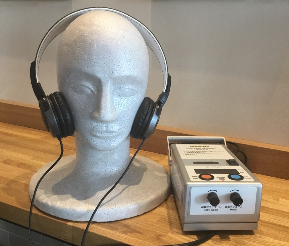 <div class='lum-box'><h4 class='fontColor_blue lum-font-size'>Ultra－Ma123X</h4></div><div class='lum-font-cnt'>イルカが発する低出力超音波とモーツアルトの曲を聴きながらゆったりくつろぐことができます。</div>