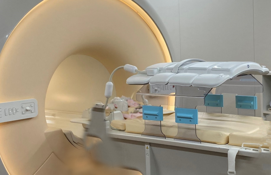 <div class='lum-box'><h4 class='fontColor_blue lum-font-size'>MRIコイルサポート台　type-P</h4></div><div class='lum-font-cnt'>MRI撮影：コイルポジショニングが楽に！患者様の身体的負担も減！カンタン構造だから使いやすく、一度使うと手放せなくなるお助け製品です！P社製70ボア専用。</div>