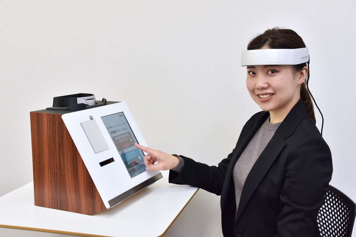 <div class='lum-box'><h4 class='fontColor_blue lum-font-size'>脳健康ステーション</h4></div><div class='lum-font-cnt'>1~3分の簡単なチェックで脳年齢・脳健康年齢とストレス度が計れます。集客施策やイベントへの利用、従業員の健康管理などにおすすめです。</div>