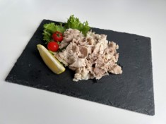 <div class='lum-box'><h4 class='fontColor_blue lum-font-size'>豚肩スライスボイル(やわらか加工)</h4></div><div class='lum-font-cnt'>豚肩は赤身の中に脂肪が網目状に広がり、豚ロースよりコクのある濃厚な味が楽しめます。
煮込み料理、炒め料理等どんな料理にも、活用することができる部位となります。</div>