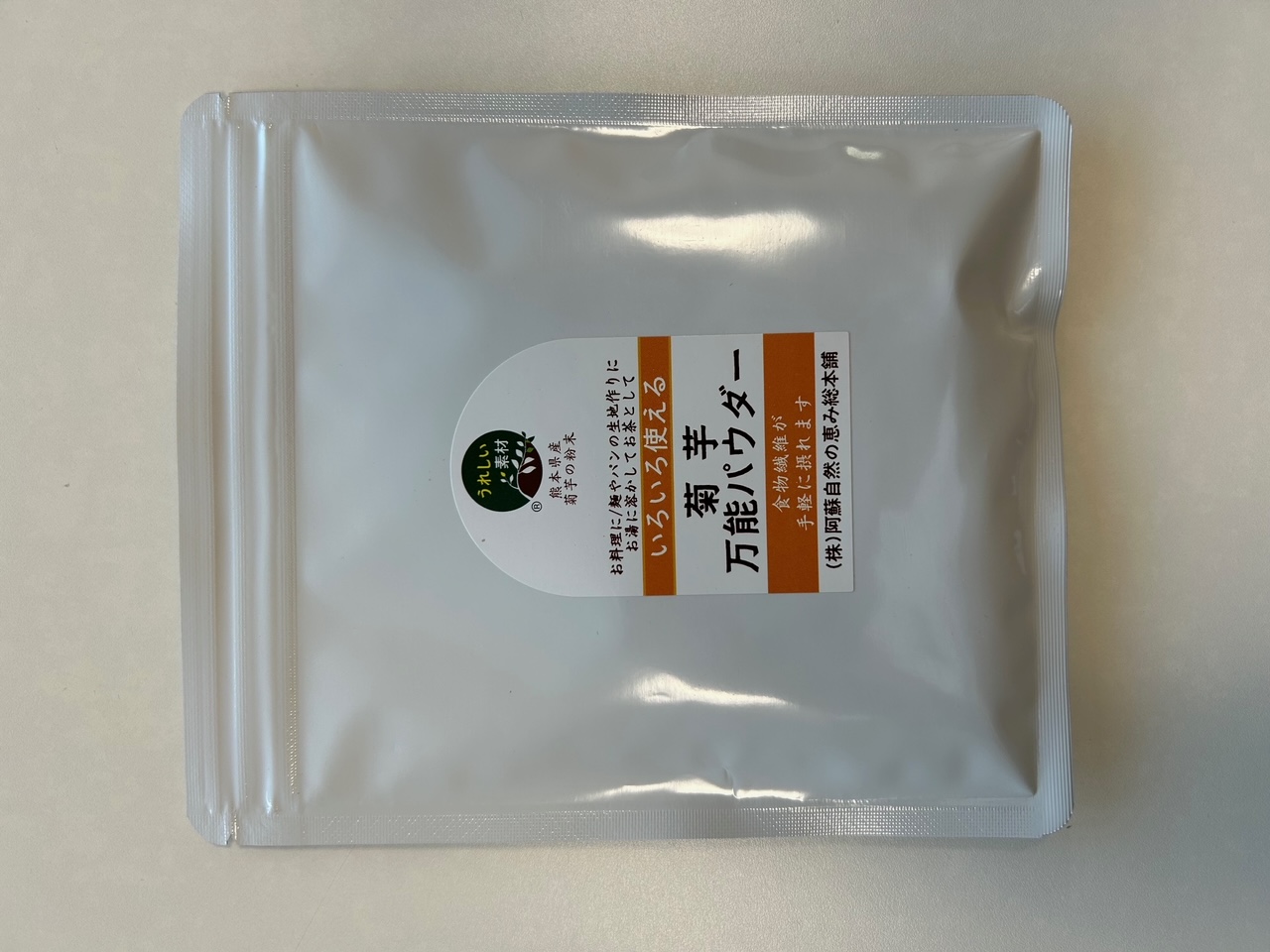 <div class='lum-box'><h4 class='fontColor_blue lum-font-size'>菊芋万能パウダー100g</h4></div><div class='lum-font-cnt'>農薬不使用栽培の熊本県産菊芋を、新鮮なうちに乾燥させ、粉末にしました。ほんのりとごぼうのような風味があり、あまみもあります。お料理なんにでも混ぜられ便利です。</div>