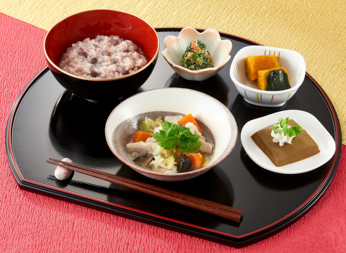 <div class='lum-box'><h4 class='fontColor_blue lum-font-size'>施設向け献立例（行事食）</h4></div><div class='lum-font-cnt'>毎月お楽しみの行事食も献立に盛り込んでおります</div>