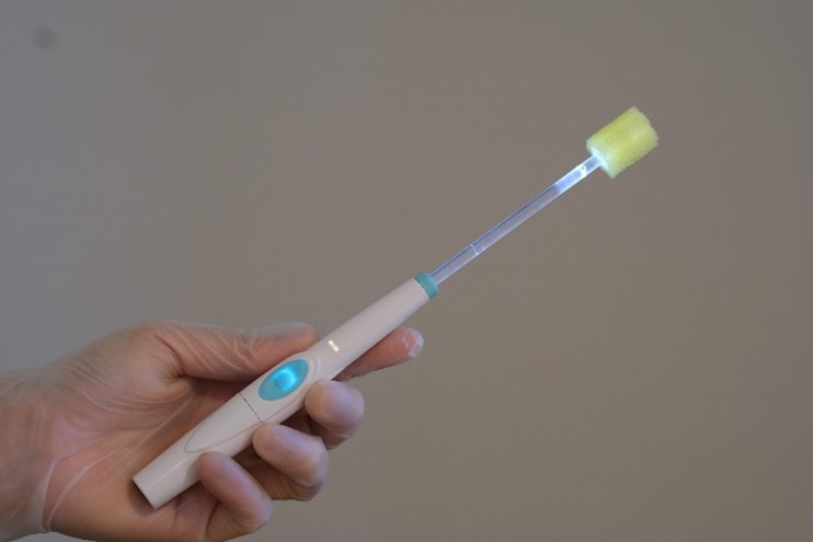 <div class='lum-box'><h4 class='fontColor_blue lum-font-size'>ピカスポ　光るスポンジブラシ</h4></div><div class='lum-font-cnt'></div>