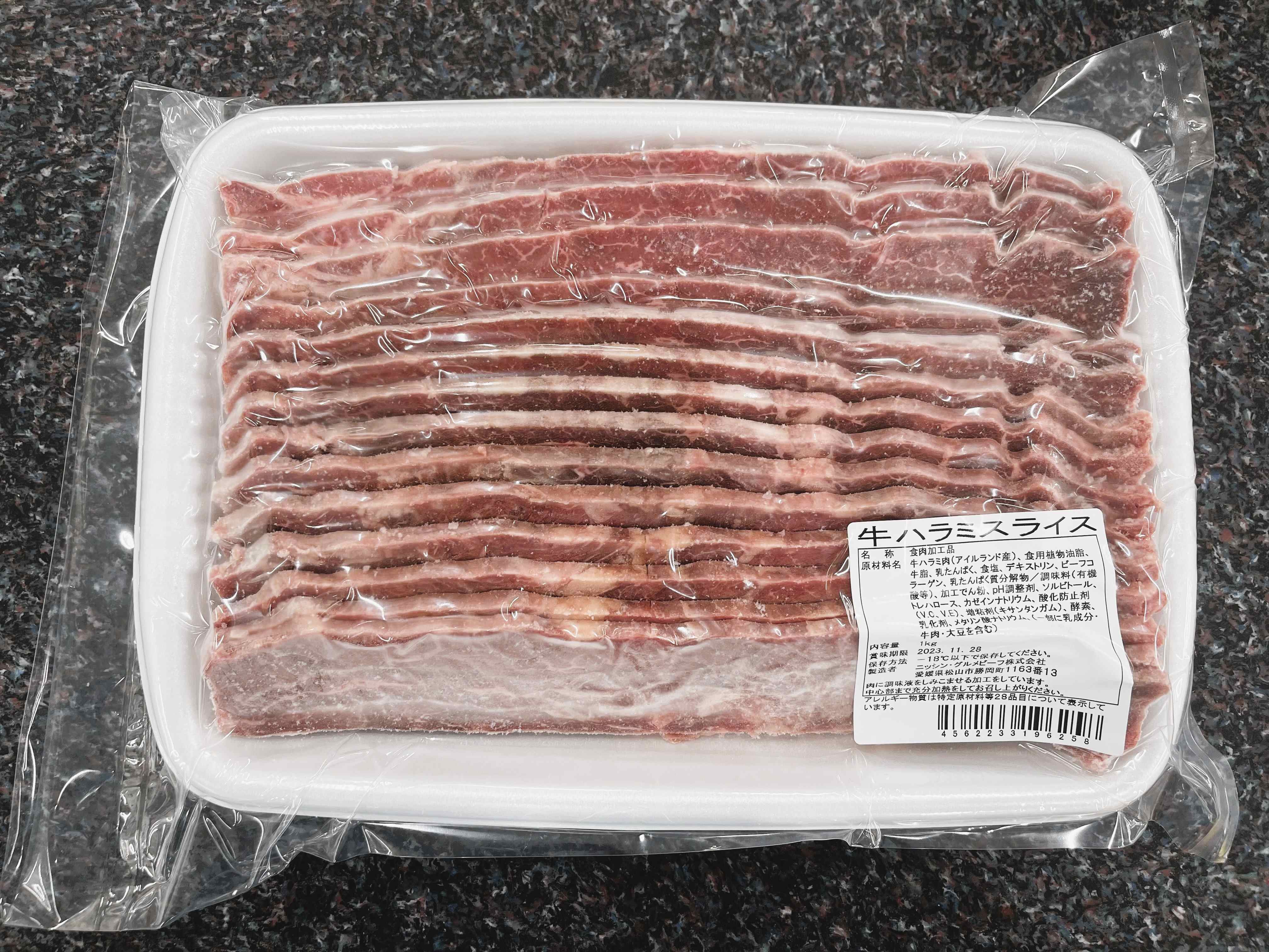 <div class='lum-box'><h4 class='fontColor_blue lum-font-size'>ハラミスライス</h4></div><div class='lum-font-cnt'>アイルランド産のハラミ肉にやわらか加工を施し、長めにスライスしました。お好きなサイズにカットできる万能商材です。</div>