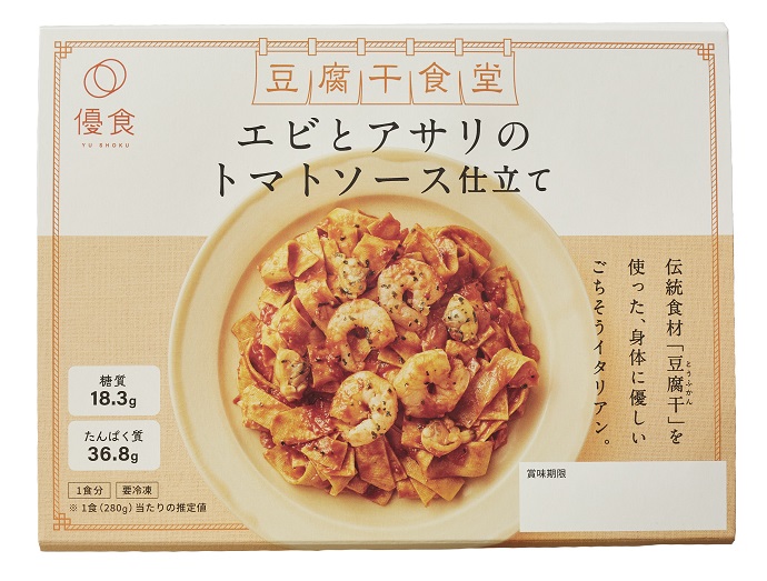 <div class='lum-box'><h4 class='fontColor_blue lum-font-size'>【豆腐干食堂】エビとアサリのトマトソース</h4></div><div class='lum-font-cnt'>高たんぱく質、低糖質、グルテンフリーの「豆腐干」を使った、身体にやさしいごちそうイタリアンです。レンジアップですぐにお召し上がりいただけます。たんぱく36.8g</div>