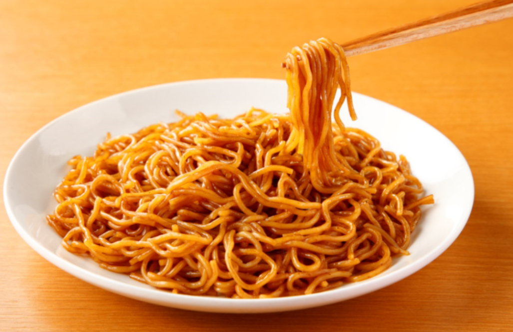 <div class='lum-box'><h4 class='fontColor_blue lum-font-size'>やわらかソース焼そば（野菜入り）1kg</h4></div><div class='lum-font-cnt'>やわらかく飲み込みやすい麺と野菜入りの焼そばです。麺の長さも通常の半分程度とすする必要が無いように仕上げました。</div>