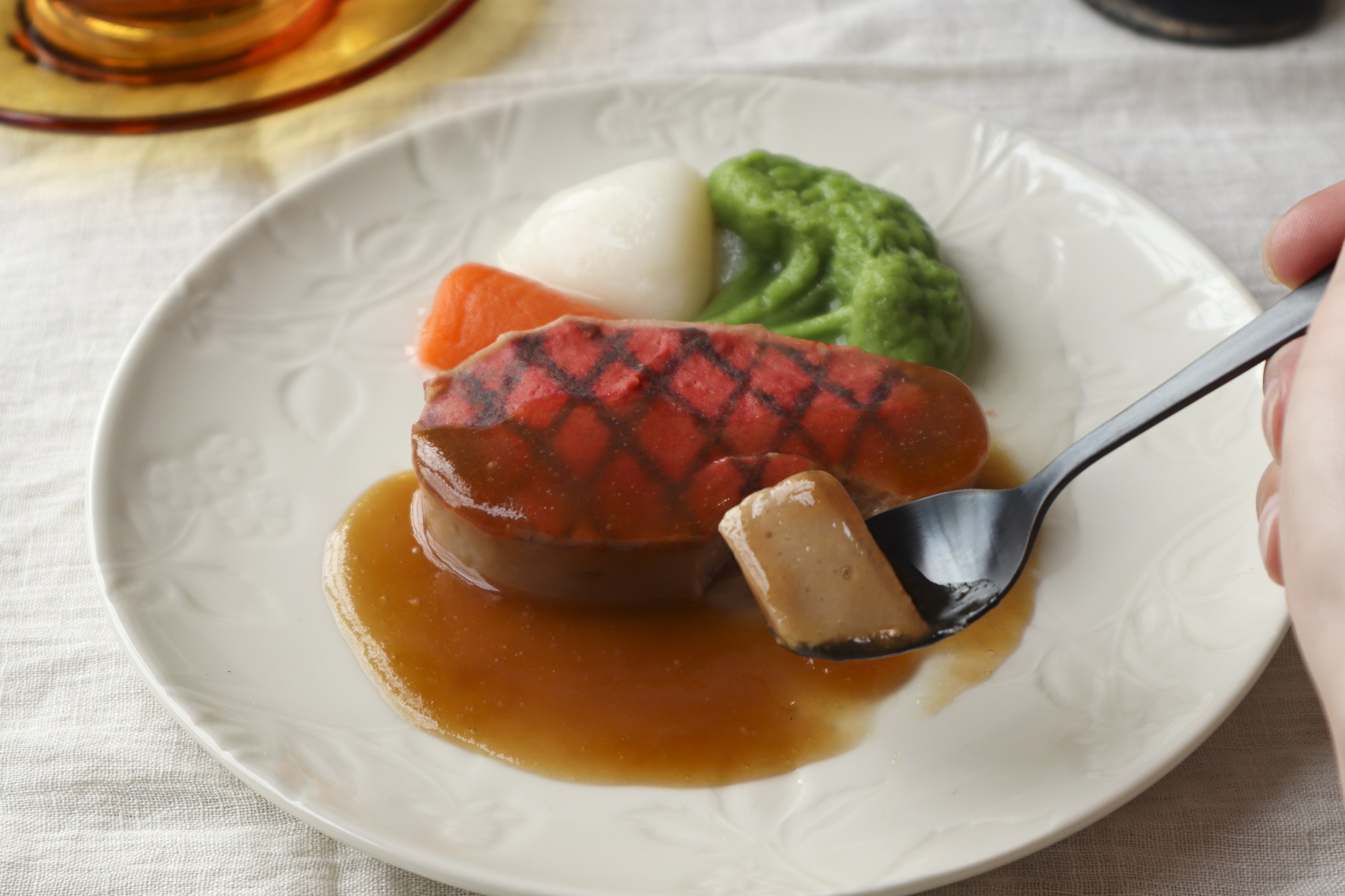 <div class='lum-box'><h4 class='fontColor_blue lum-font-size'>ごちそうシリーズ</h4></div><div class='lum-font-cnt'>最幸のやわらぎごちそうシリーズは肉や魚などプリントデザインされたたれやソースがオールインワンになった商品です。</div>