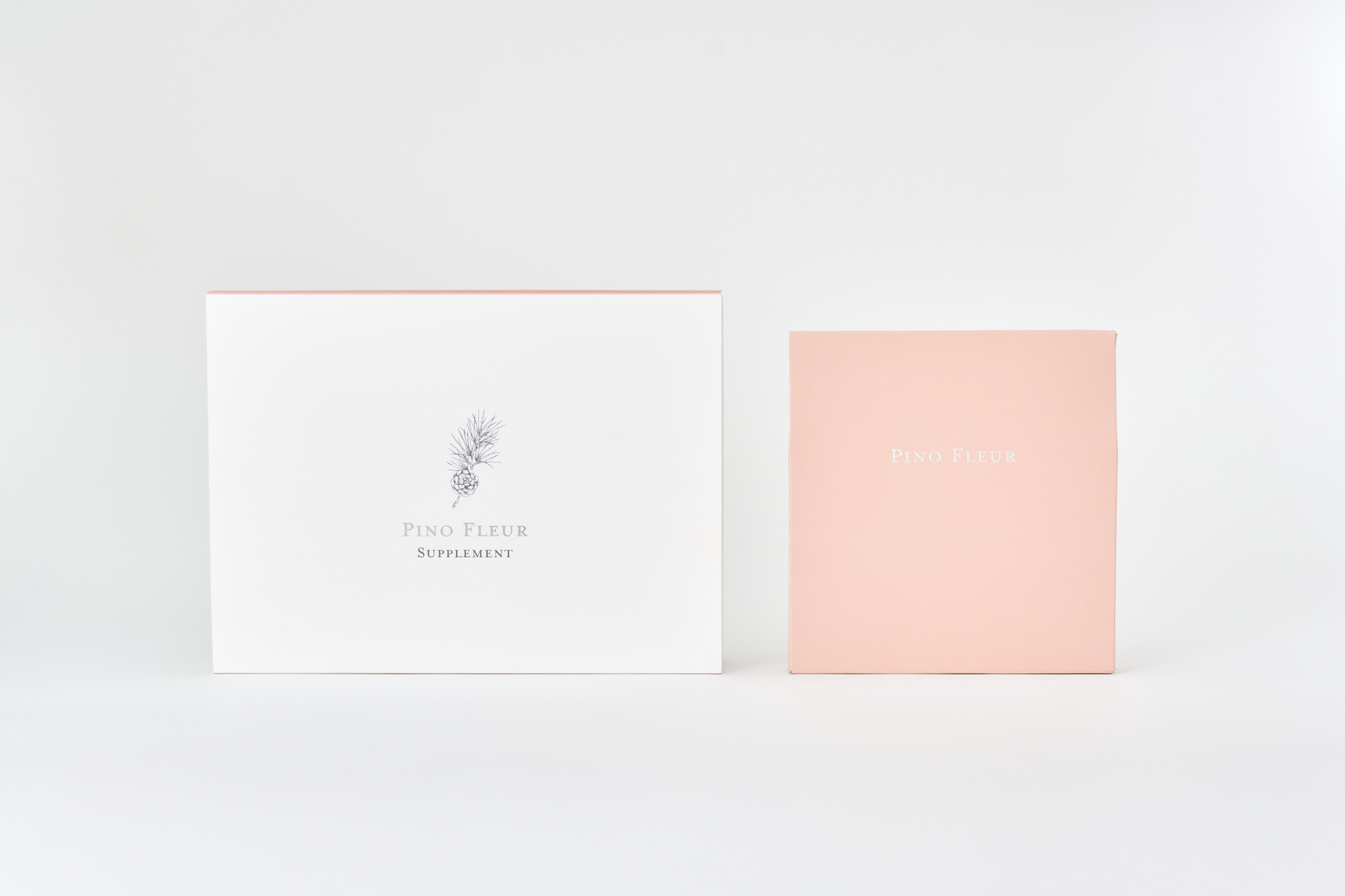 <div class='lum-box'><h4 class='fontColor_blue lum-font-size'>『ＰⅠＮＯ ＦＬＥＵＲ®』 心（Shin）/ 輝（Teru）/ 凛（Rin）</h4></div><div class='lum-font-cnt'>「松の力でかがやく、はなやぐ女性をサポート」そんな気持ちを込めました。
古来より健やかな暮らしの象徴として親しまれている松葉の抽出物に、漢方の専門家のアドバイスのもと選ばれた花（植物）由来の生薬、不足しがちなビタミンやミネラルも含まれたオールインクルーシブ＆パーソナライズサプリメント。</div>