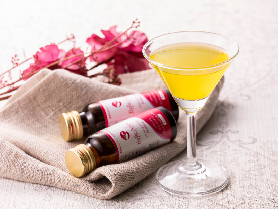 <div class='lum-box'><h4 class='fontColor_blue lum-font-size'>あおもりPGドリンク ベル・アンジュ</h4></div><div class='lum-font-cnt'>しなやかで、うるおいのある毎日のために。あおもりPG(プロテオグリカン)10,000μgとシジミエキスを組み合わせたオンリーワンの美容ドリンクです。栄養豊富なシジミエキスを400mg配合しながらも低カロリーに仕上げました。2020年9月「第6回ジャパンメイド・ビューティ アワード」審査員賞受賞！</div>