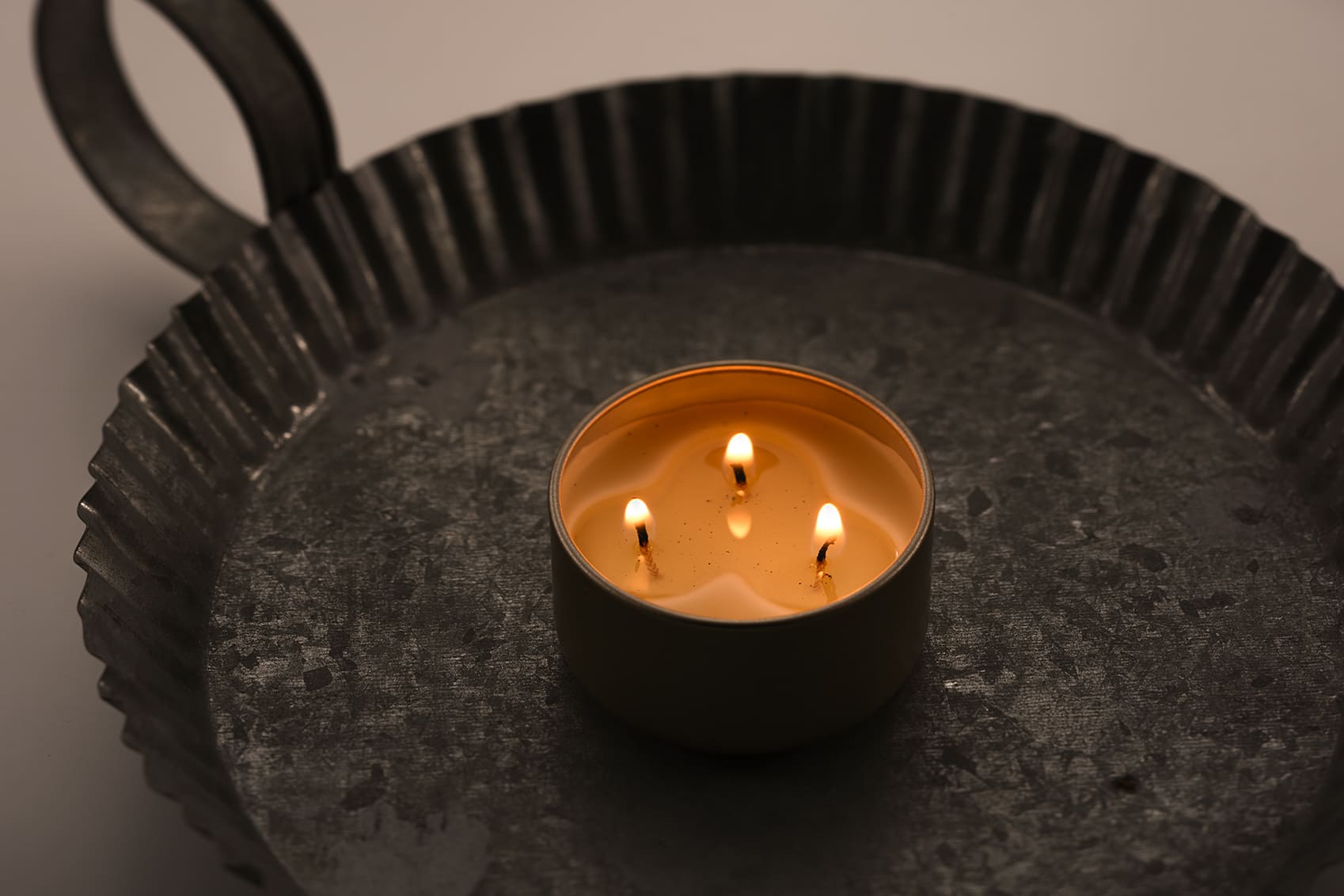 <div class='lum-box'><h4 class='fontColor_blue lum-font-size'>フェムキャンドル「ゆるあかり」</h4></div><div class='lum-font-cnt'>天然素材と植物の使用にこだわり、がんばる女性におだやかな“ゆらぎ“でゆるめる時間を届けるキャンドル</div>