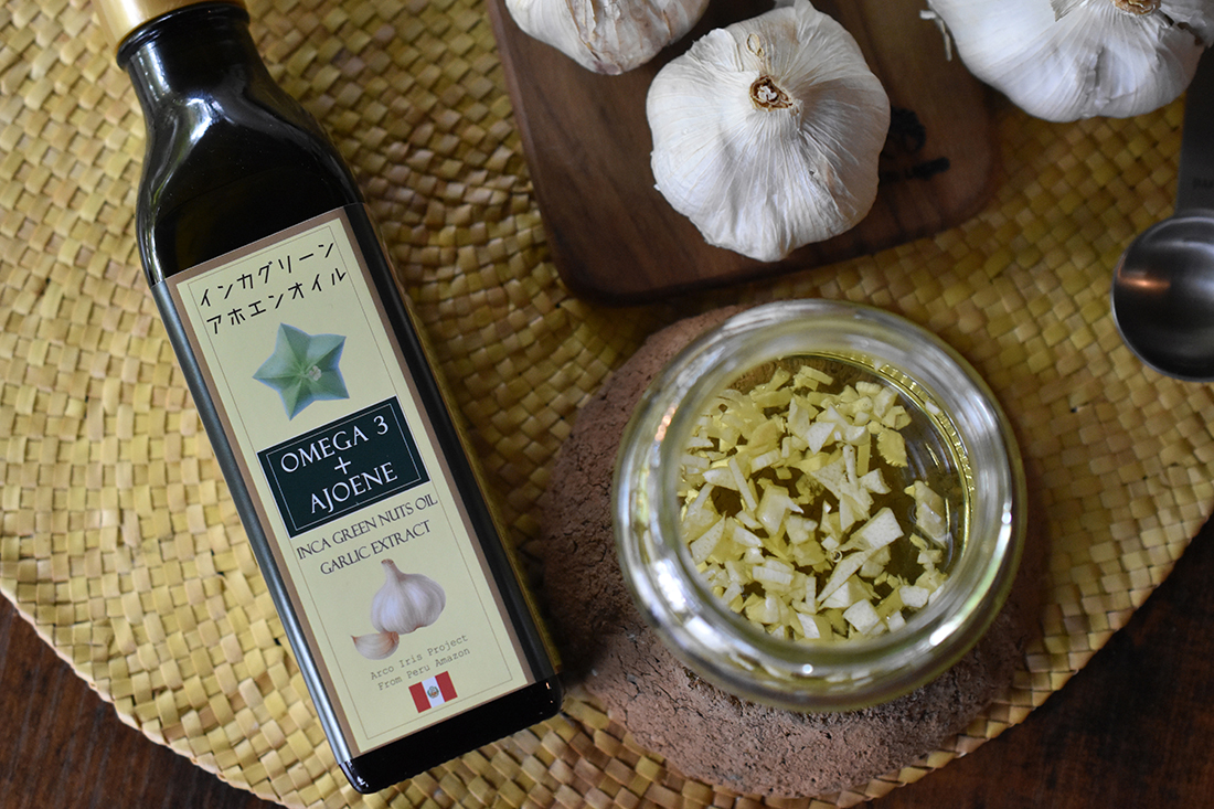 <div class='lum-box'><h4 class='fontColor_blue lum-font-size'>インカグリーン・アホエンオイル</h4></div><div class='lum-font-cnt'>インカグリーンナッツオイルに、スペイン産にんにくを低温で漬け込み、アホエン（Ajoene）をじっくり抽出した、こだわりのフレーバーオイル。オメガ3脂肪酸とにんにくのアホエン、Ｗ（ダブル）の成分が手軽に摂れるオイルです。もの忘れや気分の落ち込みが気になる方に、オメガ3とアホエンが出合うキセキ。</div>