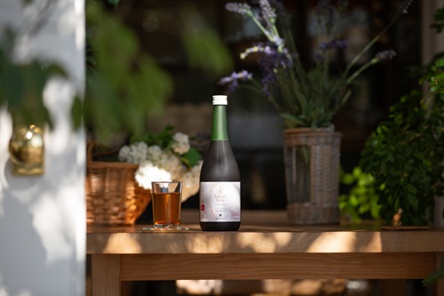 <div class='lum-box'><h4 class='fontColor_blue lum-font-size'>エステサロン・酵素風呂専売品　植物発酵エキス「リセエクストラ」</h4></div><div class='lum-font-cnt'>旬で新鮮な国産100％の植物原料（100種類以上の果菜類、葉菜類、根菜類、果実類、豆類、キノコ類、穀類、海藻類、民間植物類）と糖質（黒糖など）に、麹菌、酵母や乳酸菌などの有用微生物を加え発酵させた栄養豊富なドリンクです。</div>