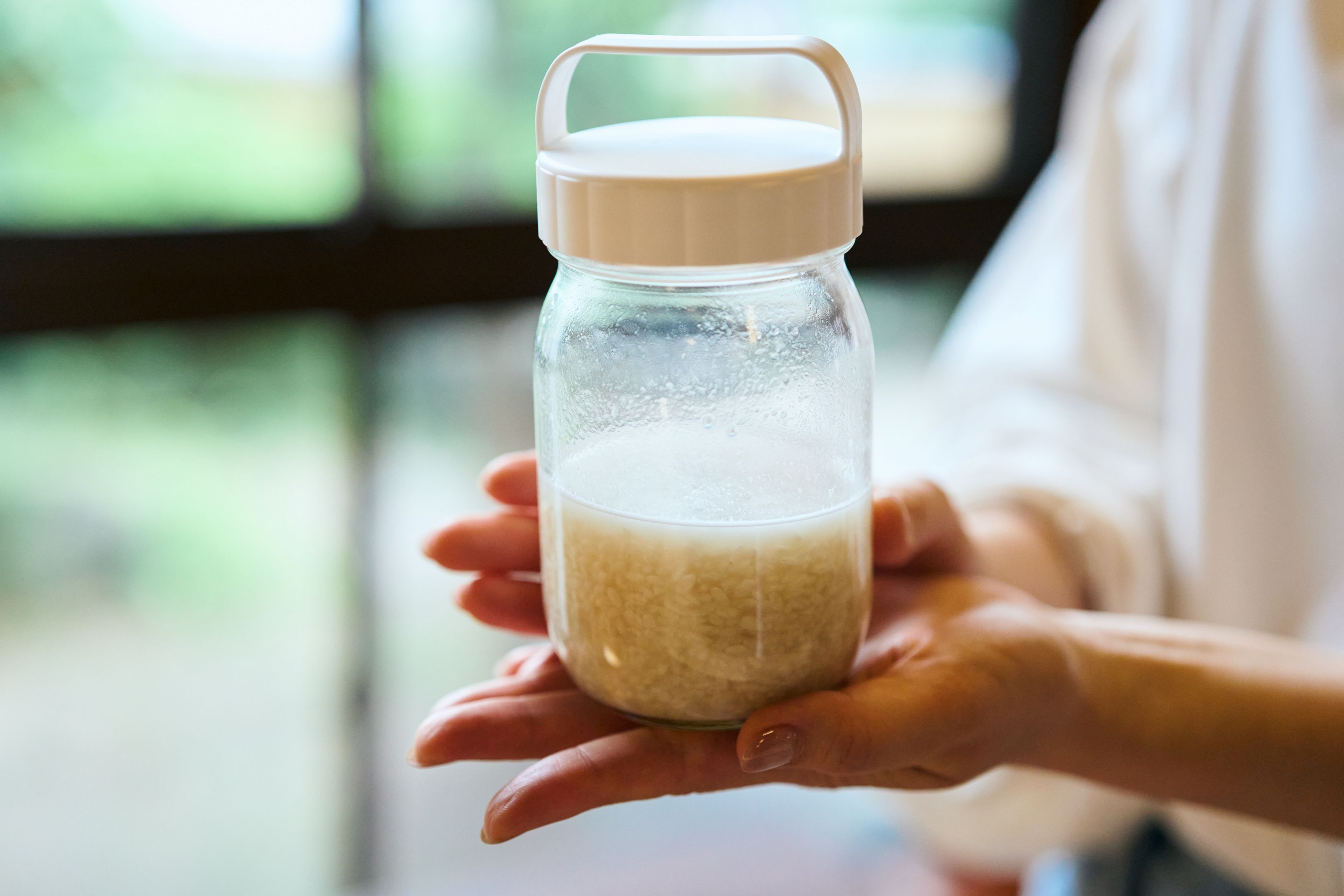 <div class='lum-box'><h4 class='fontColor_blue lum-font-size'>腸活ワークショップ</h4></div><div class='lum-font-cnt'>大分県産の「生麹」をつかって発酵調味料や手前味噌作りを体験。季節ごとの手しごとを通じて腸内環境を整え、ご帰宅後も続けられる食習慣を学びます。
宿泊コラボ企画の他、ウェルネスイベントとして体験のみのコンテンツ提供、また出張発酵調味料つくり教室や腸活に関する講演会も対応可能です。</div>