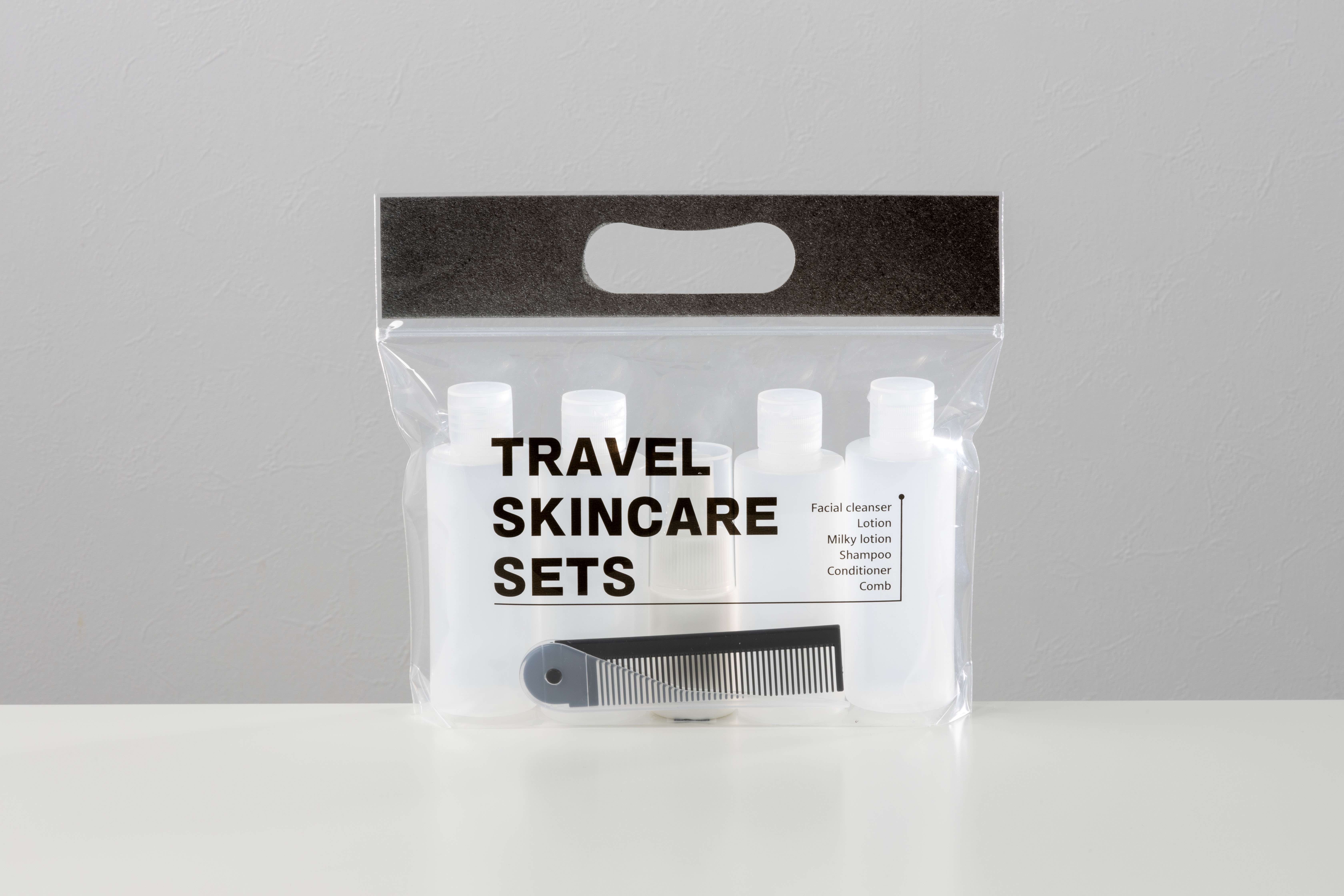 <div class='lum-box'><h4 class='fontColor_blue lum-font-size'>モッテパック</h4></div><div class='lum-font-cnt'>チャックと手提げ用の持ち手が付いたフィルム袋です。自立可能なため保管・陳列がしやすく、売り場で注目を集めたいアソートやギフトセット商品等に活用されています。</div>