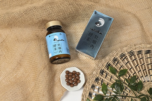 <div class='lum-box'><h4 class='fontColor_blue lum-font-size'>牡蠣肉酵素</h4></div><div class='lum-font-cnt'>『牡蠣肉酵素』は瀬戸内海の清浄な海域で育まれた新鮮な生牡蠣を原料に独自の製法により抽出・凝縮した牡蠣肉エキスに、国産100種類以上の植物原料から抽出した植物発酵エキスを配合した栄養補助食品です。</div>