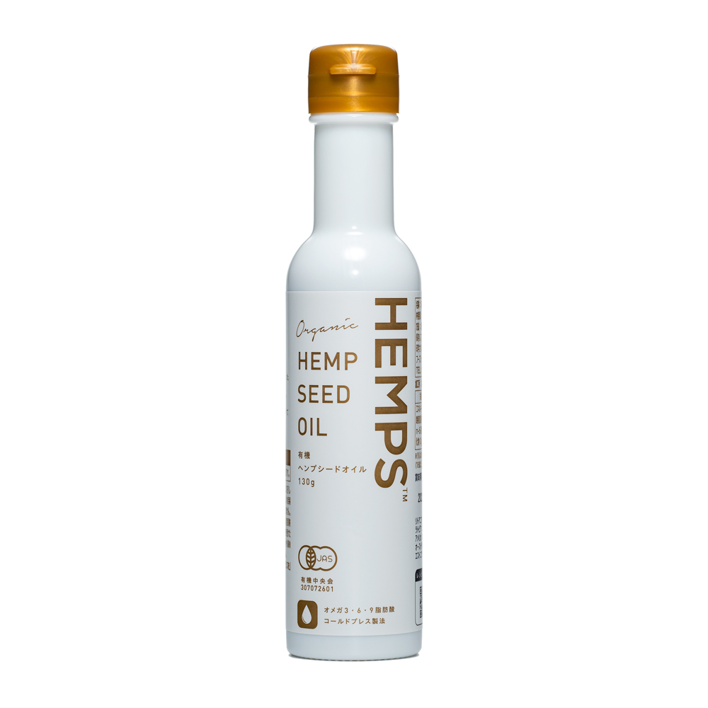<div class='lum-box'><h4 class='fontColor_blue lum-font-size'>有機ヘンプシードオイル</h4></div><div class='lum-font-cnt'>有機認証取得ずみのオーガニックヘンプシードを、コールドプレス製法（冷温圧搾）でじっくりと絞ったピュアなオイルです。食事から取り入れなければならない必須脂肪酸「オメガ3」と「オメガ6」が1:3という、カラダにとって理想的なバランスで含まれています。必須脂肪酸が約80％を占めているヘルシーなオイルです</div>